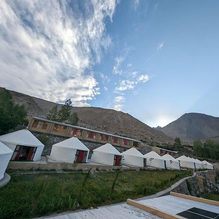 Apex Hotels And Resorts Leyurt Hussaini Karimabad  Exterior photo