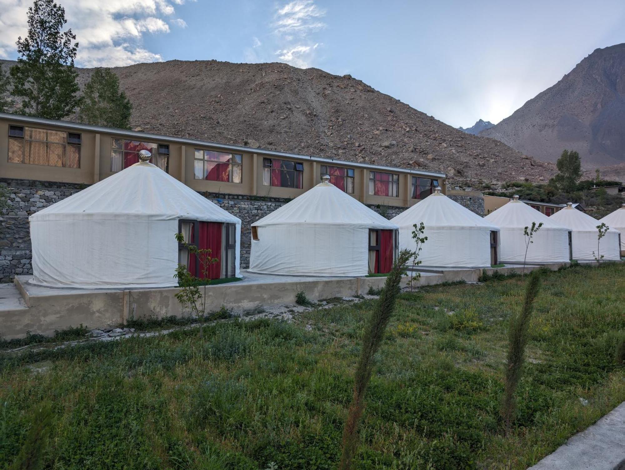 Apex Hotels And Resorts Leyurt Hussaini Karimabad  Exterior photo