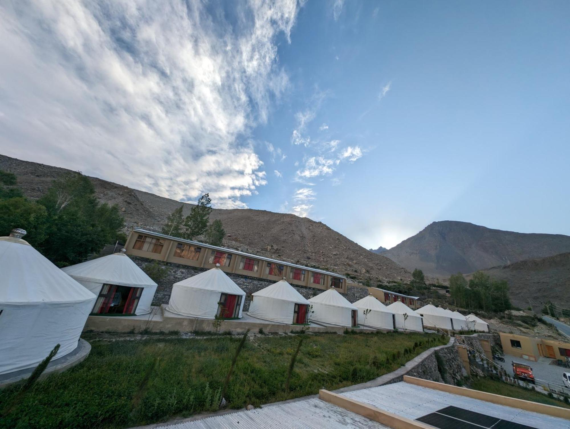 Apex Hotels And Resorts Leyurt Hussaini Karimabad  Exterior photo