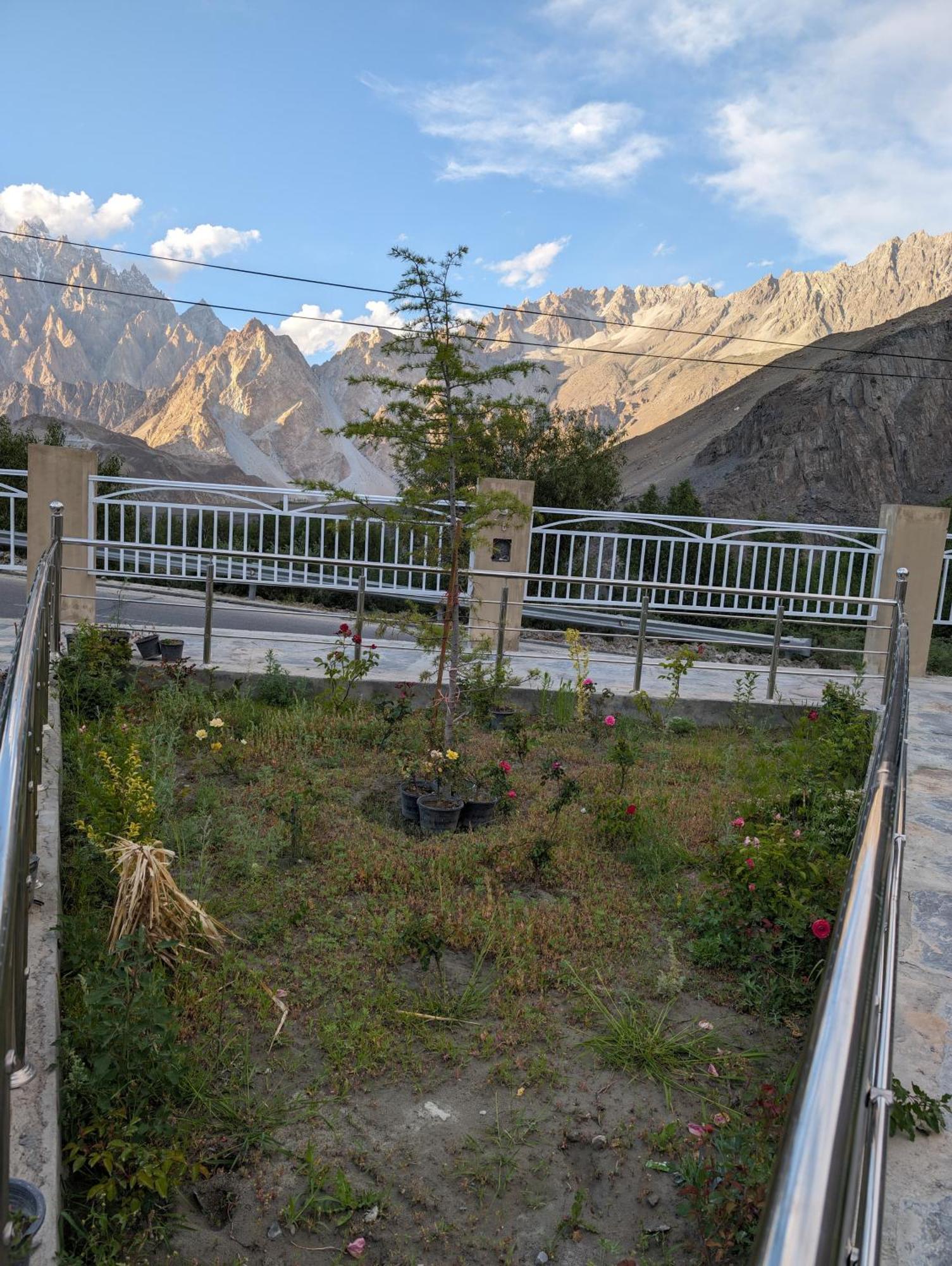 Apex Hotels And Resorts Leyurt Hussaini Karimabad  Exterior photo