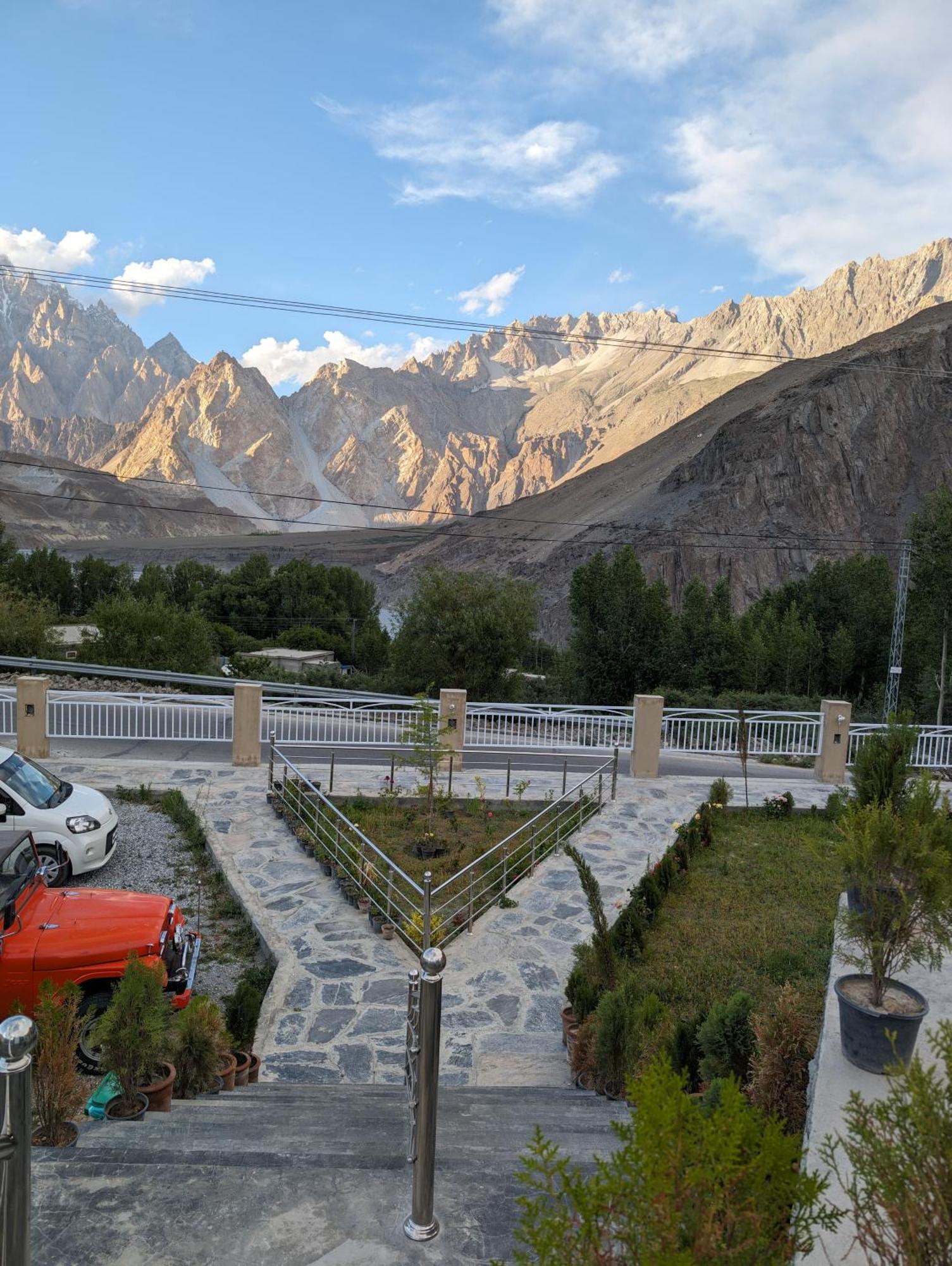 Apex Hotels And Resorts Leyurt Hussaini Karimabad  Exterior photo