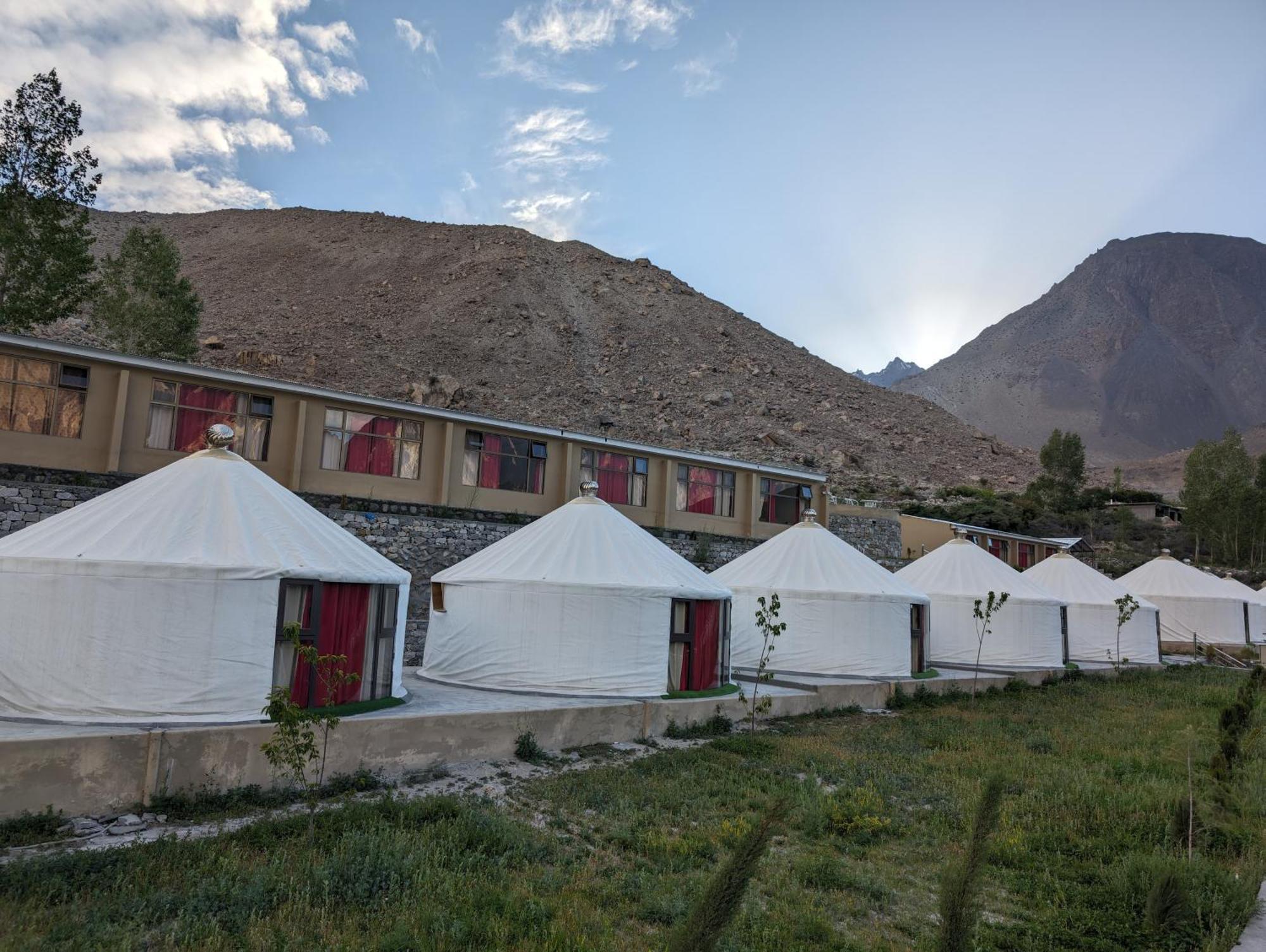 Apex Hotels And Resorts Leyurt Hussaini Karimabad  Exterior photo