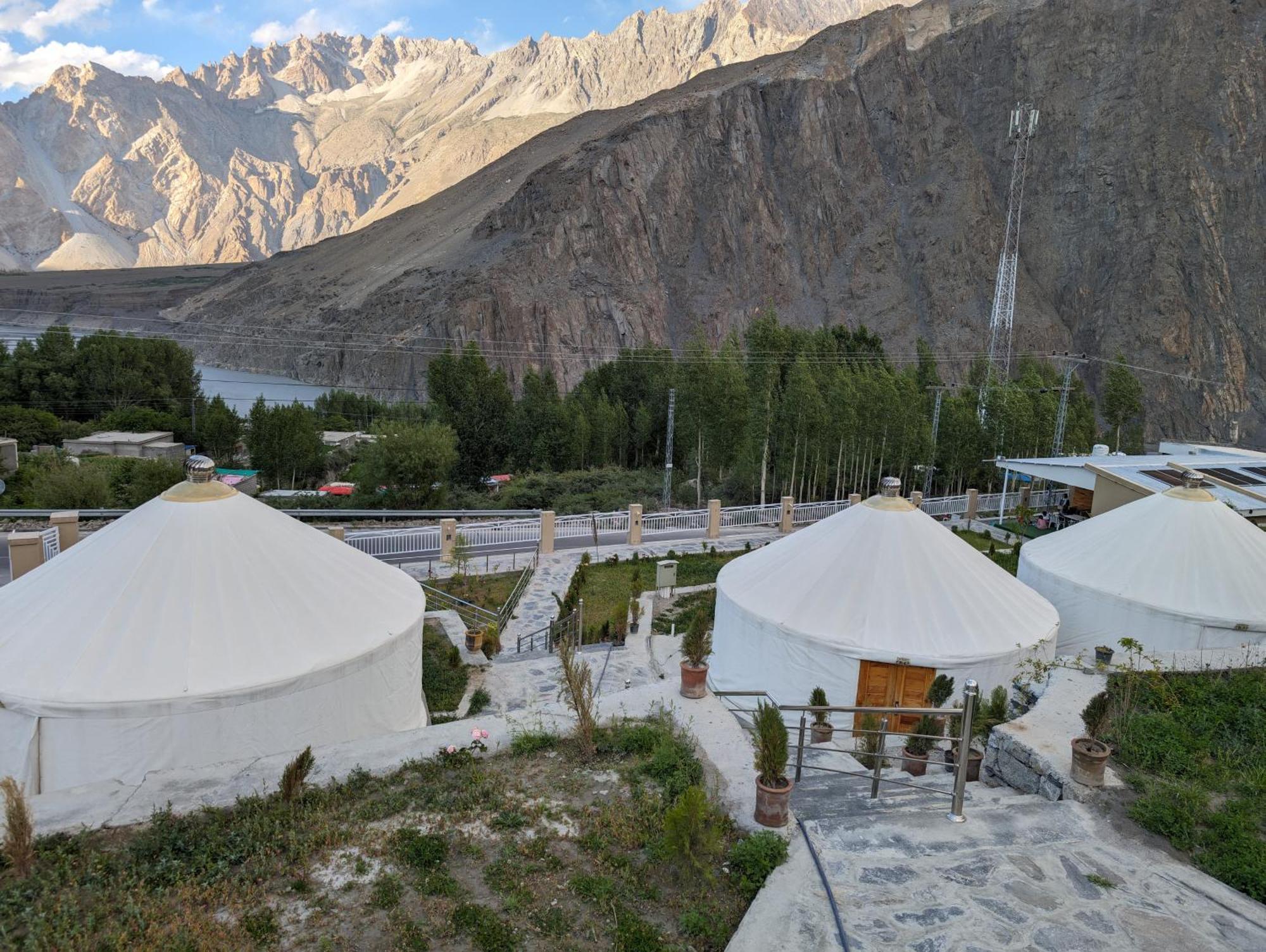 Apex Hotels And Resorts Leyurt Hussaini Karimabad  Exterior photo