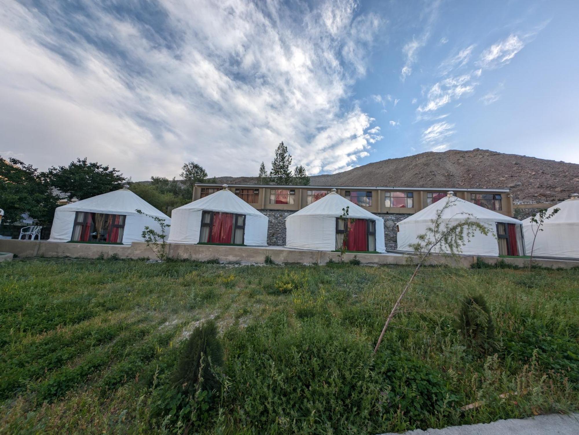 Apex Hotels And Resorts Leyurt Hussaini Karimabad  Exterior photo